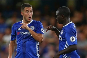 Eden Hazard và N'Golo Kante trong màu áo Chelsea