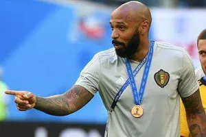 Thierry Henry qua Mỹ, Bordeaux chọn Ranieri hay Conte?