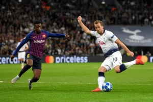 Harry Kane (phải, Tottenham) sẽ lại ghi bàn trên sân Wembley.