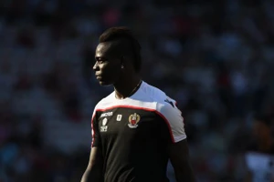 HLV Patrick Vieira quá chán Mario Balotelli