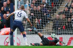 Eric Dier ghi bàn thắng cận thành cho chủ nhà Tottenham.