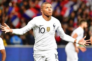 Kylian Mbappe tỏa sáng cyùng Les Bleus