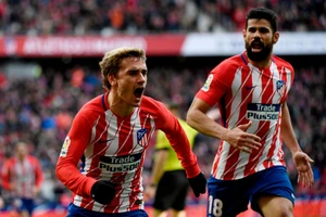 Antoiner Griezmann và Diego Costa (phải, Atletico Madrid)