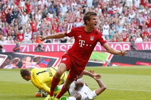 Thomas Mueller vẫn đ8ang khao khát ghi bàn cho Hum xám.