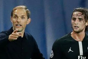 HLV Thomas Tuchel (trtái) muốn siết lại kỷ liuật trong CLB.