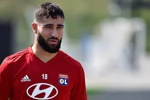 Đội trưởng Lyon Fekir đang chơi rất hay.