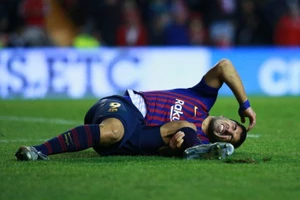 Luis Suarez phải điều trị bằng tế bào gốc.