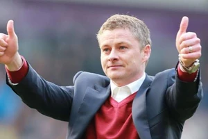 Man United mượn Thiên thần Solskjaer làm HLV tạm quyền