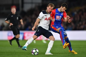 Vắng Harry Kabne (trái) ai sẽ tghi bàn cho Tottenham.