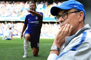 Maurizio Sarri không quyết giữ Hazard như trước.