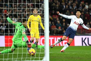 Son Heung-min tung lưới thủ thành Kepa (Chelsea)
