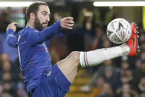 Gonzalo Higuain đang lkhao kah1t ghi bàn ở Europa League.