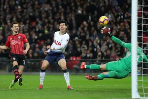 Son Heung-min ghi bàn vào lưới Southampton