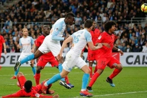 Phá lưới đội bóng cũ, Mario Balotelli chứng tỏ HLV Vieira sai lầm