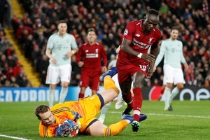 Sadio Mane dứt điểm nhưng thủ thành Neuer đã bắt gọn