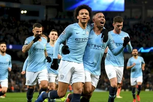 Các cầu thũ Man City ăn mừng thắng lợi