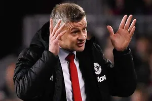HLV Ole Gunnar Solskjaer lo lắng cuộc đua vào tốp 4.