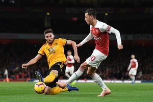 Mesut Oezil saẽ tỏa sáng trước những đối thủ giàu kỹ thuật như Wolves