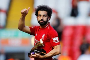 <Mo Salah với giải đồng Vua phá luối Premier League.