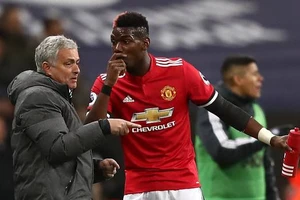 Jose Mourinho và Paul Pogba