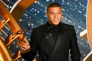 Kylian Mbappe tại Lễ nhận giải của UNFP.