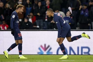 Neymar và Kylian Mbappe trong đội hình PSG