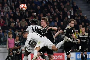 Cristiano Ronaldo và De Ligt (Ajax)