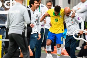 Mùa hè đầy sóng gió với Neymar