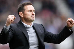 Frank Lampard trên ghế huấn luyện Derby County