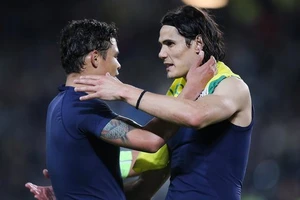 PSG gia hạn Edinson Cavani, nhưng nói không với Thiago Silva