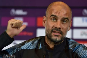 Pep Guardiola hy vọng Man City mua được trung vệ mới