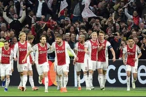 Ajax Amsterdam sẽ ophải gắng sức vuop75t qua 2 vòng knock-out