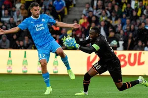 Marseille mất điểm vì Payet nhường Benedetto đá phạt đền