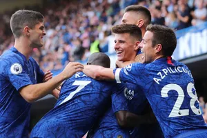 Chelsea ăn mừng bàn thắng của Mason Mount.