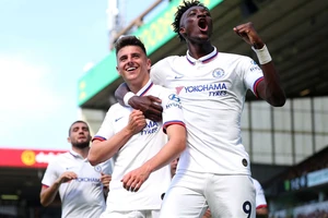 Mason Mount và Tammy Abraham ghi chiến thắng đầu tiên