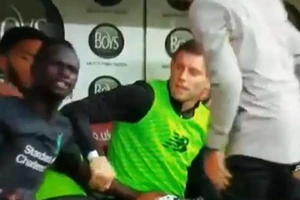 Sadio Mane gây sốc khi chỉ trích Mo Salah quá ích kỷ