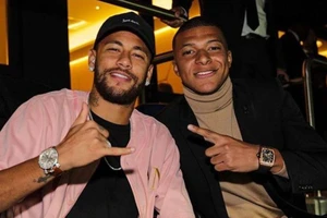 Neymar lấy lòng lại người hâm mộ PSG