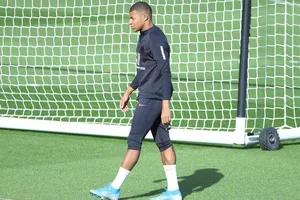 PSG mạo hiểm với Kylian Mbappe
