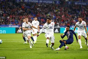 Neymar lại “cứu” PSG