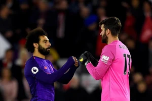 Mo Salah và thủ thành Alison