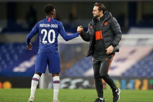 Hudson-Odoi ở lại Chelsea vì Lampard