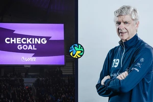 Arsene Wenger giải cứu Premier League khỏi nỗi ám ảnh VAR