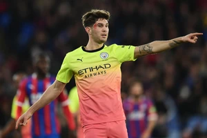 John Stones vẫn tin tưởng Man City sẽ thắng Premier League trước mũi Liverpool