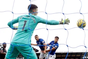 Kepa bất lực trước quả đánh đầu quá gần của Richarlison