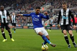 Đè bẹp Newcastle, Leicester vững ngôi nhì bảng