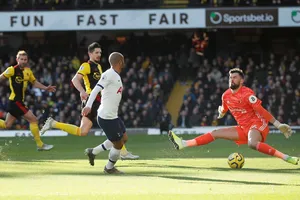 Lucas Moura bỏ qua cơ hội ghi bàn trộng thấy.