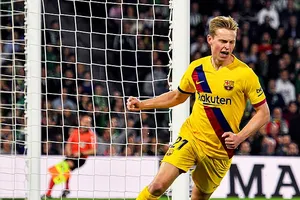 De Jong (Barcelona) mừng bàn thắng