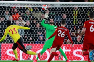 Liverpool bất ngờ thua 0-3 trên sân Watford