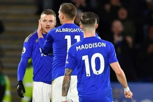 Premier League sắp “vỡ trận”: Leicester City cách ly 3 cầu thủ có triệu chứng Covid-19