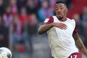 Jerome Boateng bị phạt vì thăm con